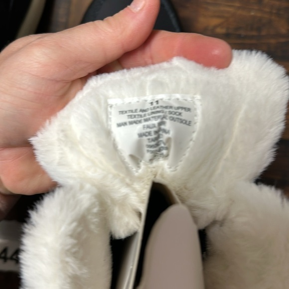 Universal thread size 11 women winter boots new with tag black faux fur - Picture 6 of 6